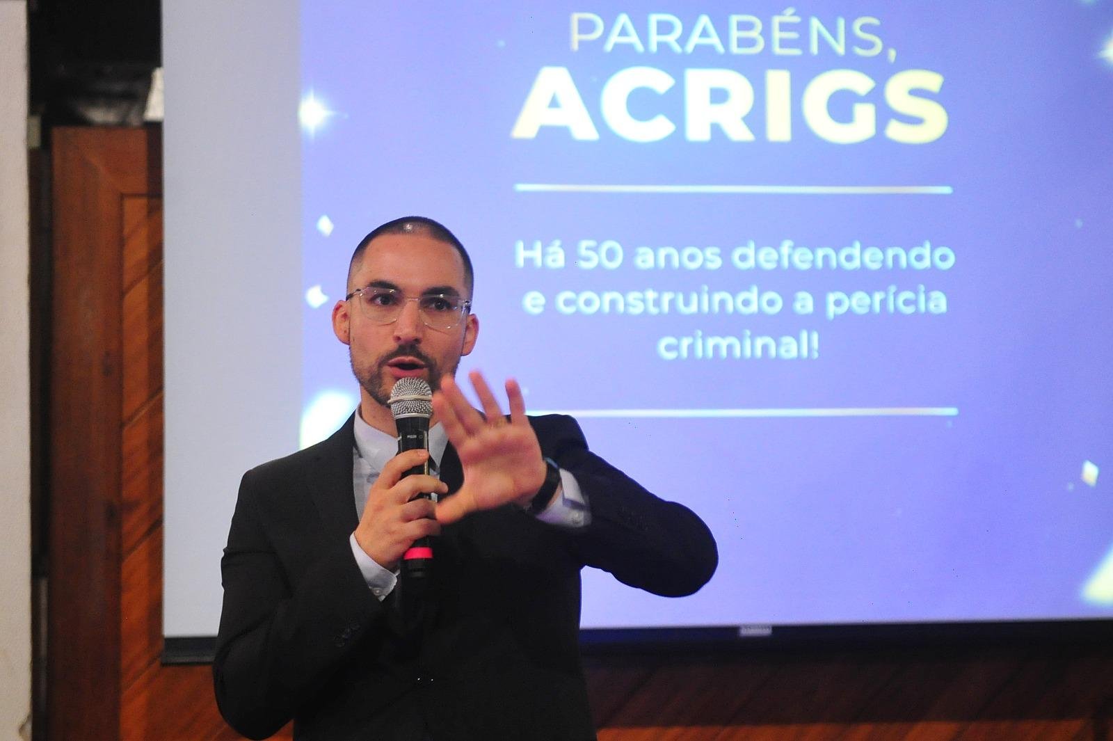 O presidente da Acrigs, Lucas Toniolo, ressaltou a import&acirc;ncia dessa carreira que traz luz a prova material na investiga&ccedil;&atilde;o e que a luta por mais reconhecimento, valoriza&ccedil;&atilde;o e equipara&ccedil;&atilde;o &eacute; di&aacute;ria.