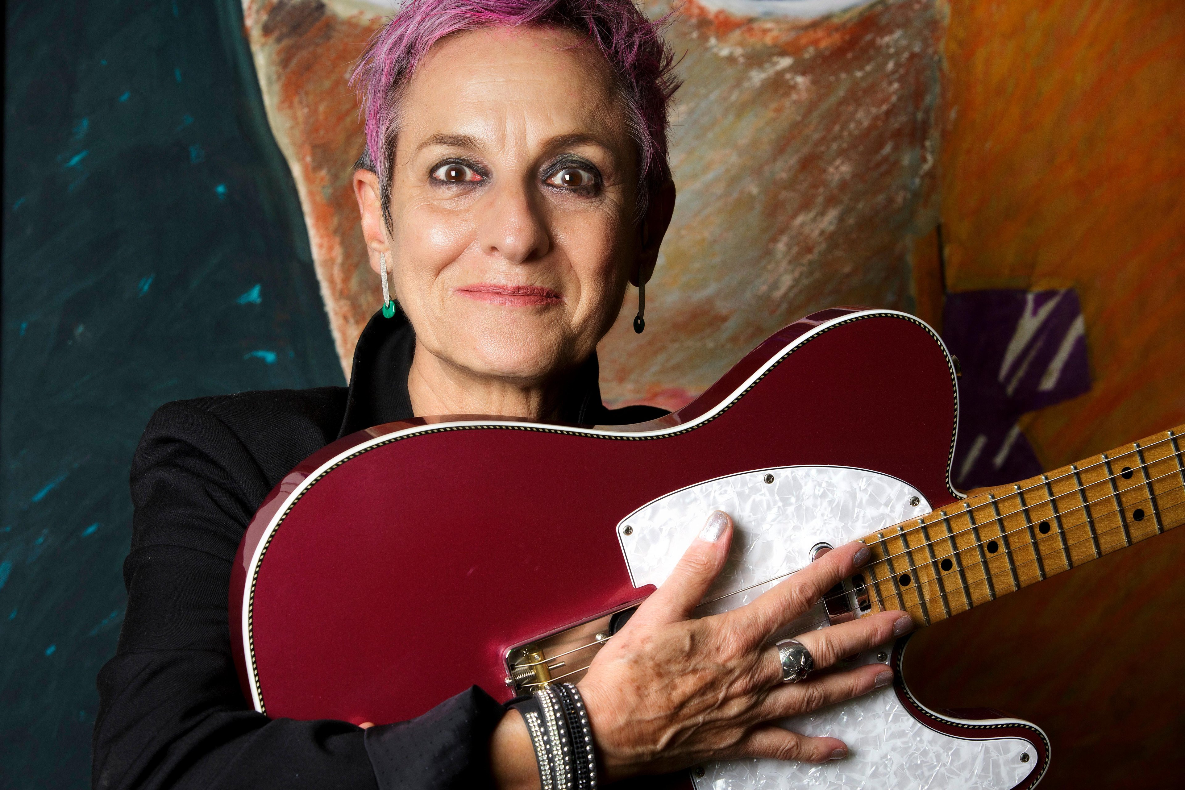 Laura Finocchiaro apresenta no Espa&ccedil;o 373 seu novo show &ldquo;Mulher de p&uacute;rpura&rdquo;