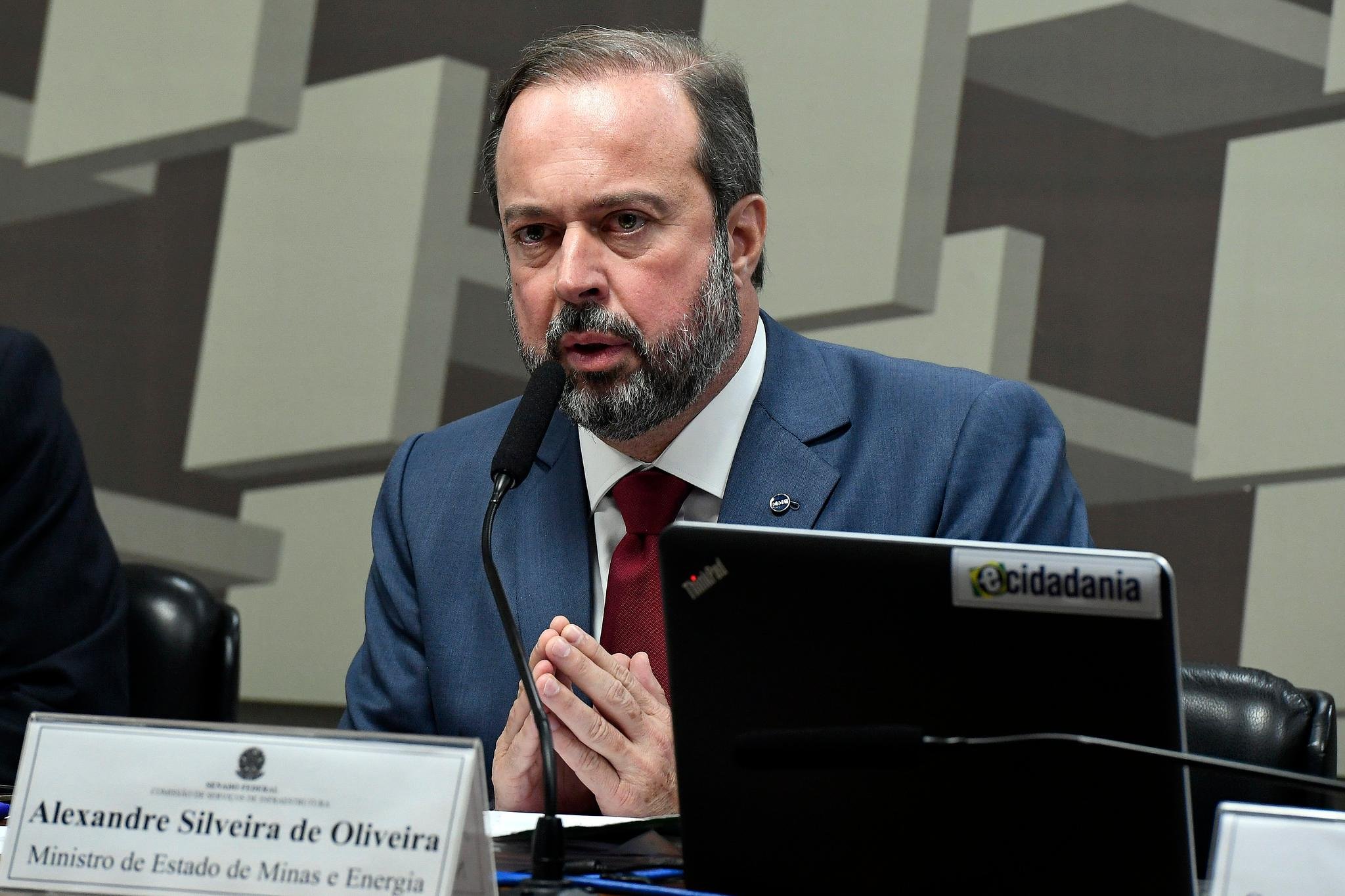 "Se formos discutir recome&ccedil;ar esse licenciamento, vamos estar primeiro descumprindo contrato", argumentou o ministro