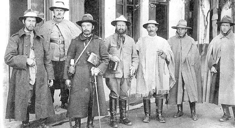 Flores da Cunha com os integrantes de sua tropa