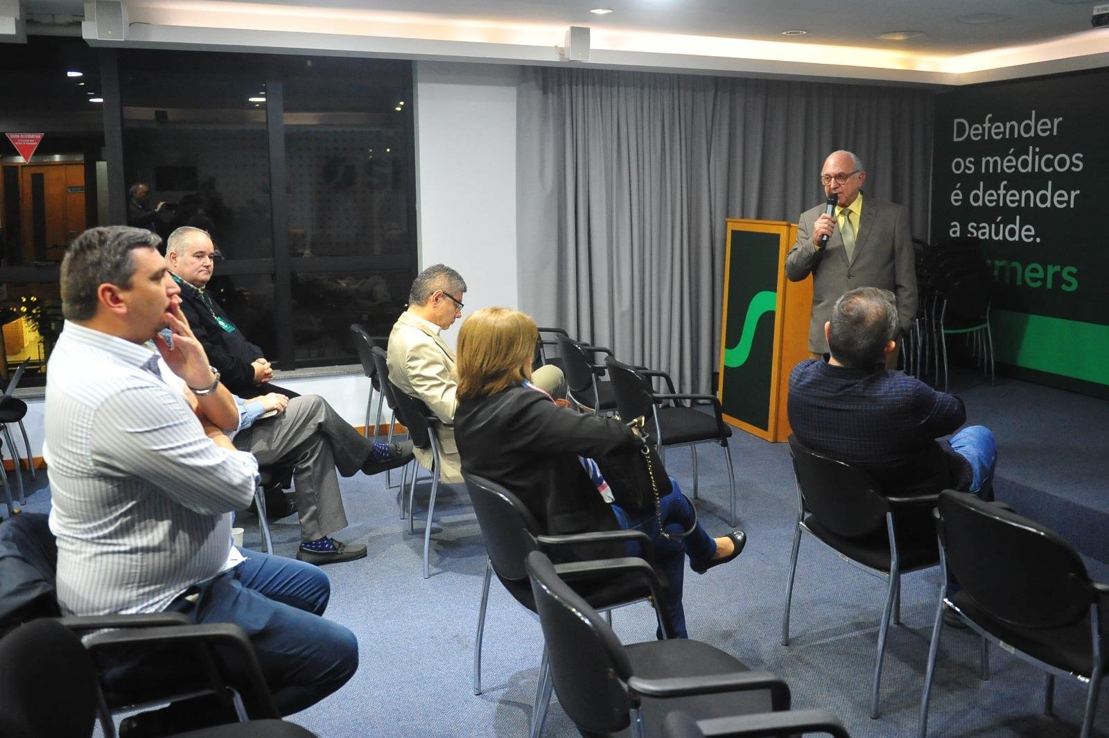 Em assembleia geral m&eacute;dicos do IPE decidiram manter paralisa&ccedil;&atilde;o