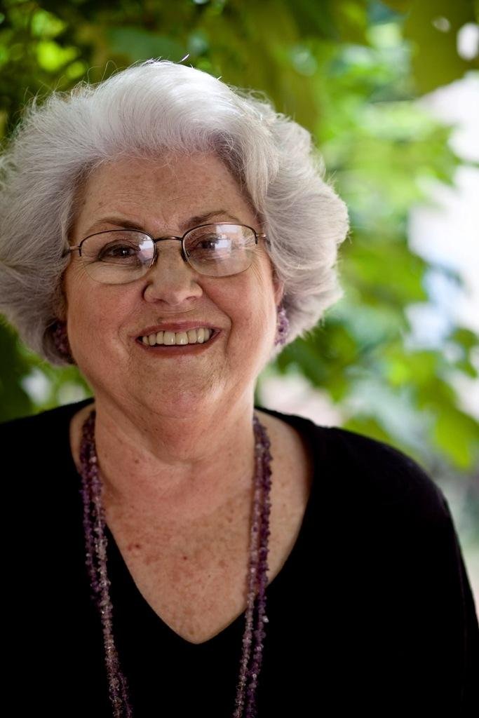 Maria Carpi lan&ccedil;a seu novo livro no dia em que completa 84 anos