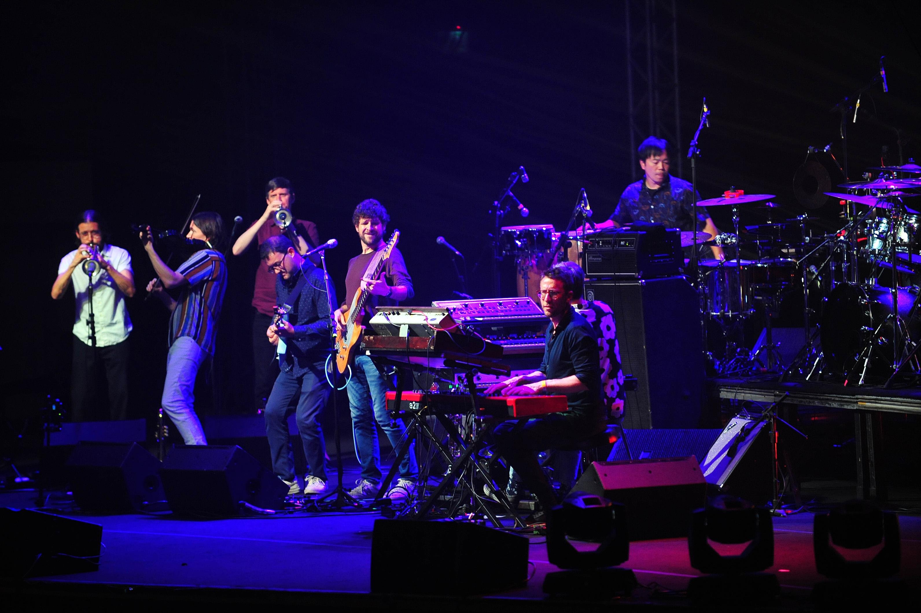 Vencedora de cinco Grammys, a banda Snarky Puppy cativou a plateia ga&uacute;cha no Audit&oacute;rio Ara&uacute;jo Vianna