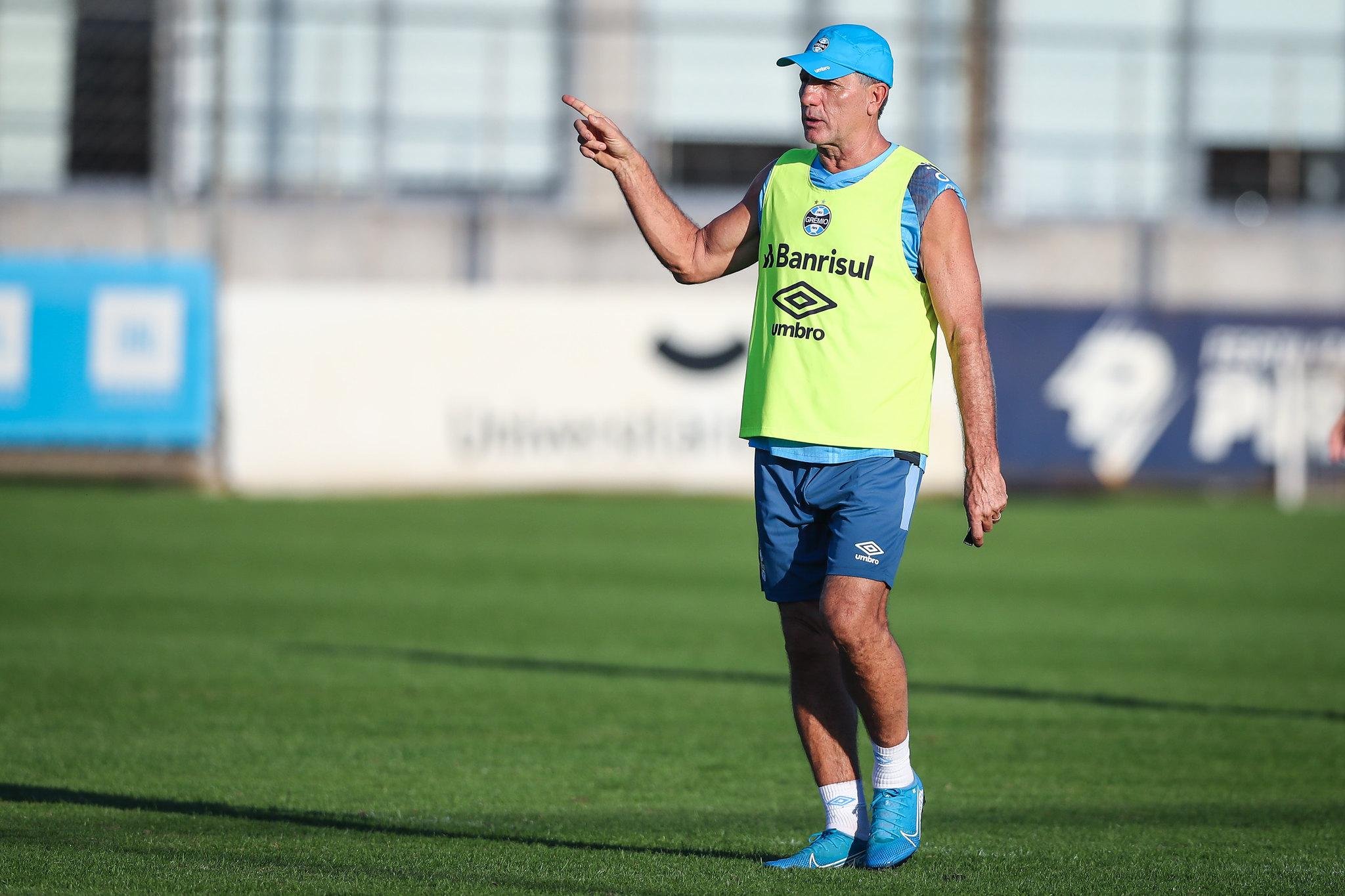 Renato vai escalar equipe modificada em Curitiba