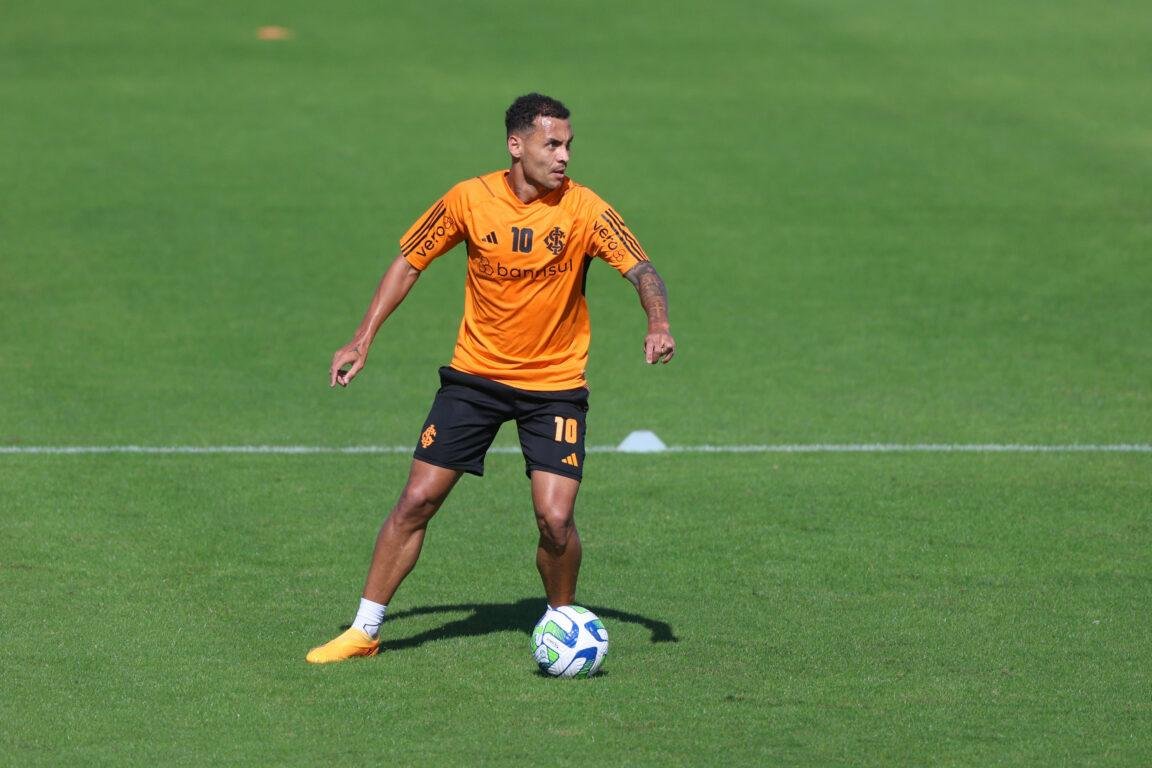 Alan Patrick vai estar em campo contra o Tricolor de A&ccedil;o