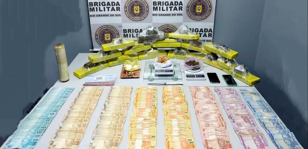 Por&ccedil;&otilde;es de crack, coca&iacute;na e skank, al&eacute;m de dinheiro, tamb&eacute;m foram recolhidos