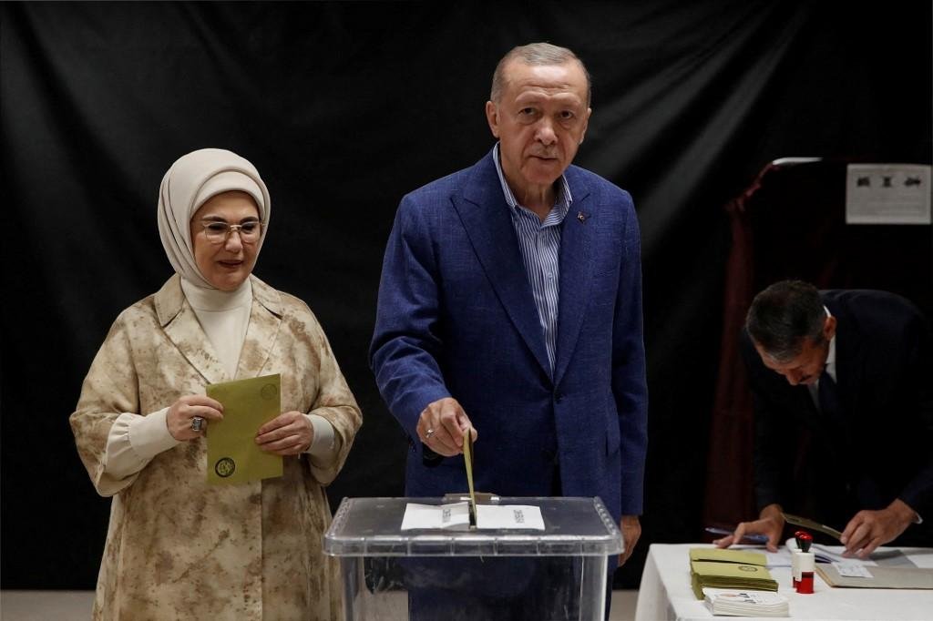 L&iacute;der turco, que governar&aacute; o pa&iacute;s por mais cinco, declarou vit&oacute;ria contra o opositor Kemal Kilicdaroglu