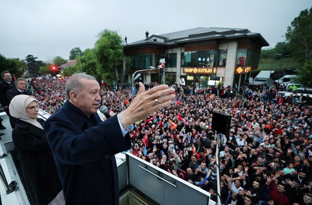 Erdogan derrotou o advers&aacute;rio Kilicdaroglu neste domingo (28), com 52% dos votos, em segundo turno in&eacute;dito