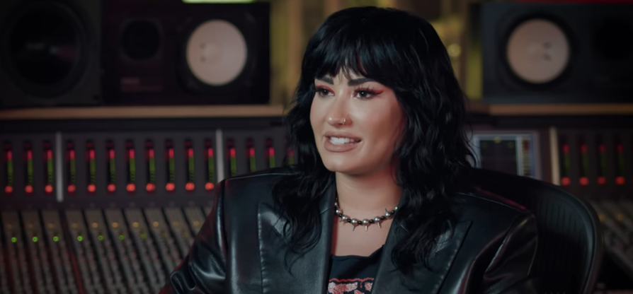 Demi Lovato disponibiliza a vers&atilde;o revisitada de um de seus maiores sucessos &ldquo;Cool for the Summer&rdquo;