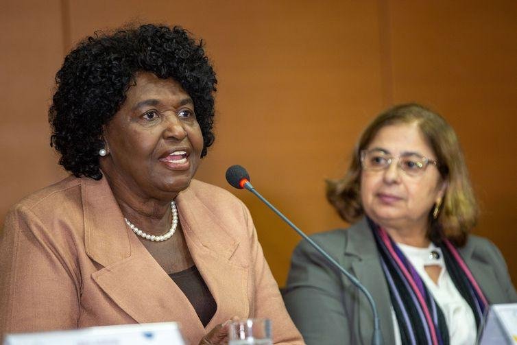Deputada Benedita da Silva relembra da sua primeira participa&ccedil;&atilde;o no Conselho