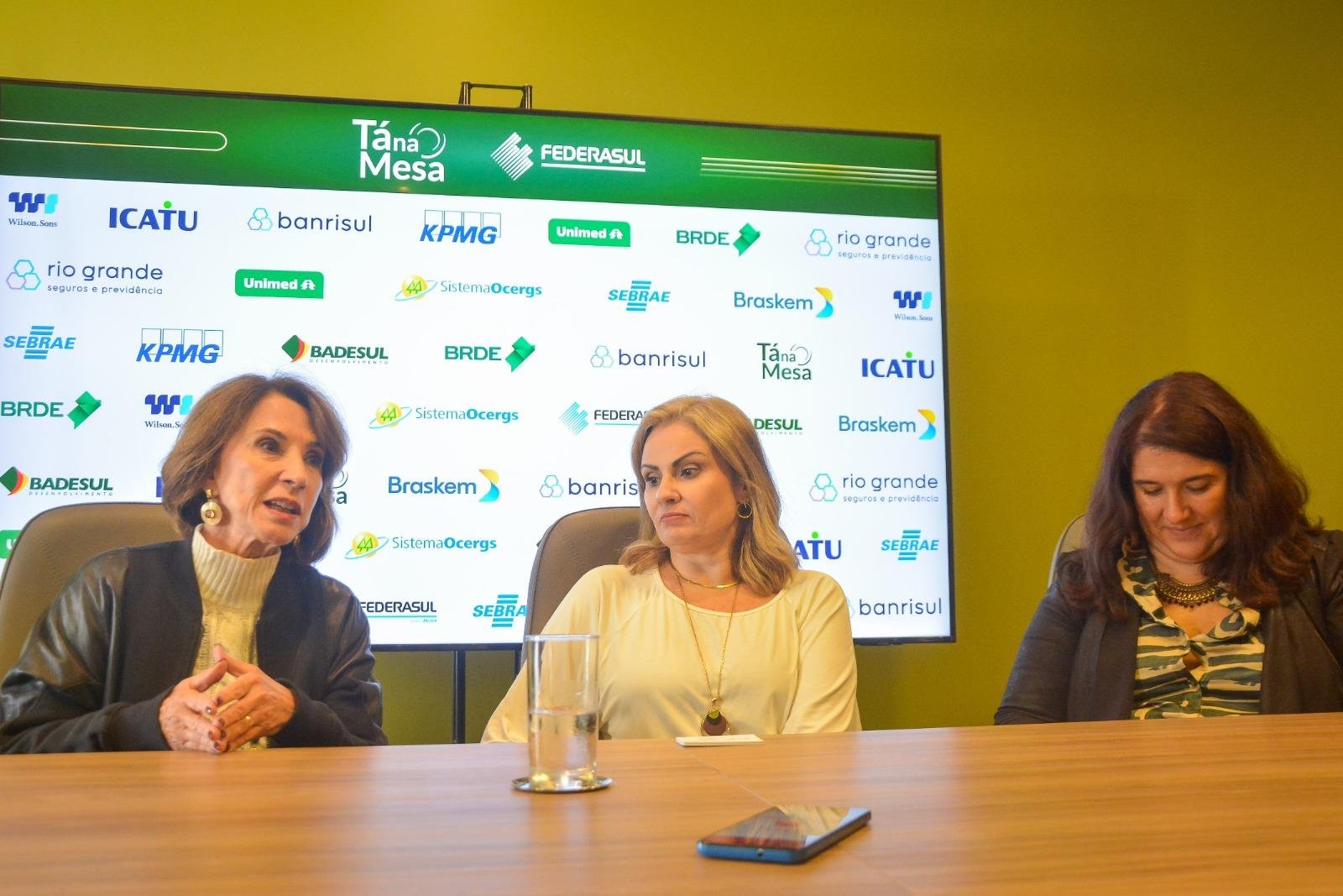 Raquel Teixeira, Marici Marchini e Mariana Montaldo foram palestrantes do T&aacute; na Mesa