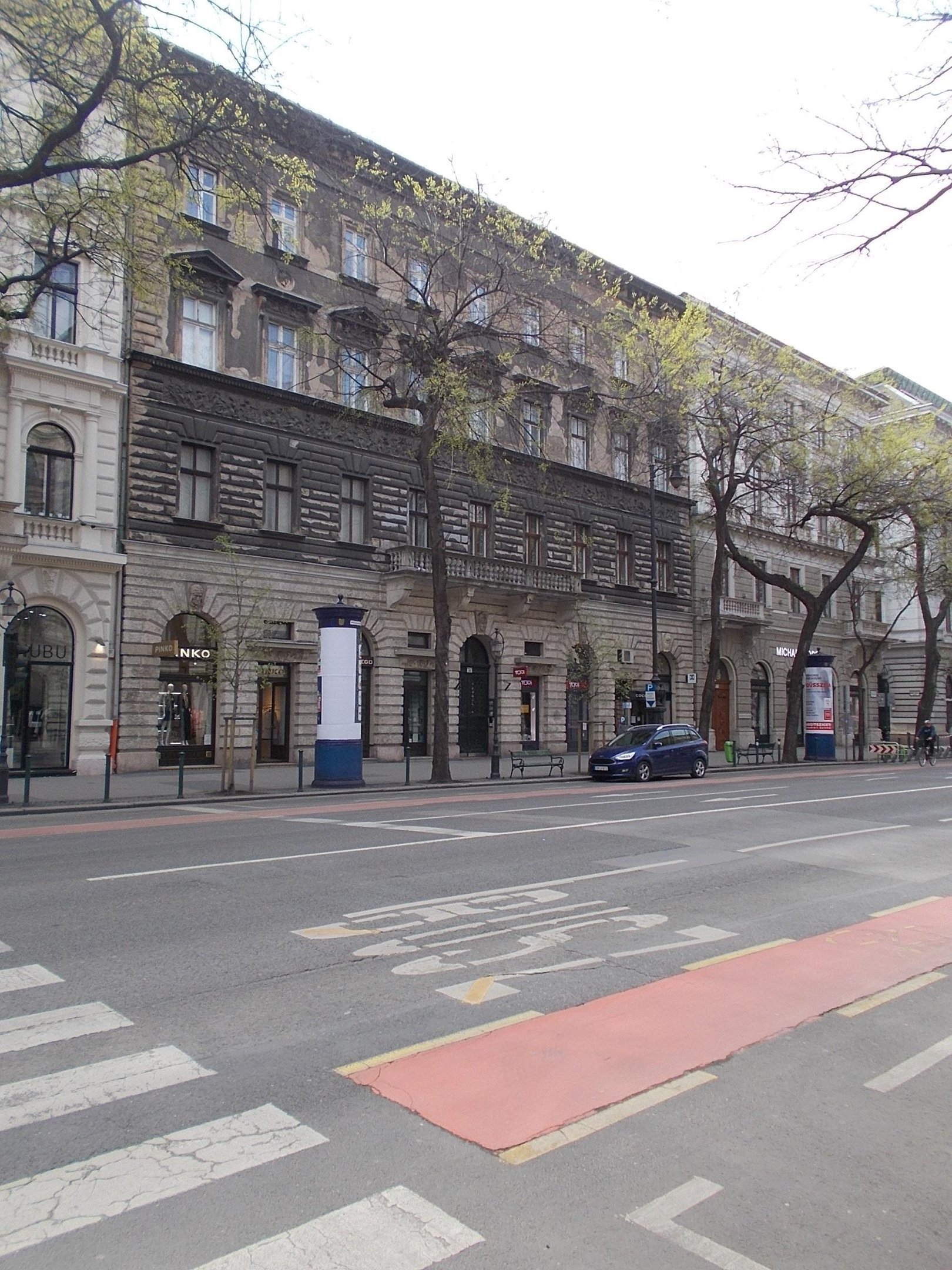 Avenida Andrassy no cora&ccedil;&atilde;o da capital h&uacute;ngara, Budapeste, &eacute; retratada em poema de J.E. Degrazia
