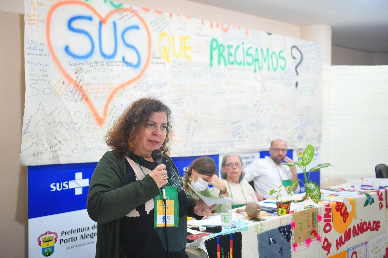 A conselheira Ana Paula de Lima, que estava representando o n&uacute;cleo de coordena&ccedil;&atilde;o do CMS, explicou que essa &eacute; foi primeira plen&aacute;ria com o novo secret&aacute;rio municipal de Sa&uacute;de, Fernando Ritter.