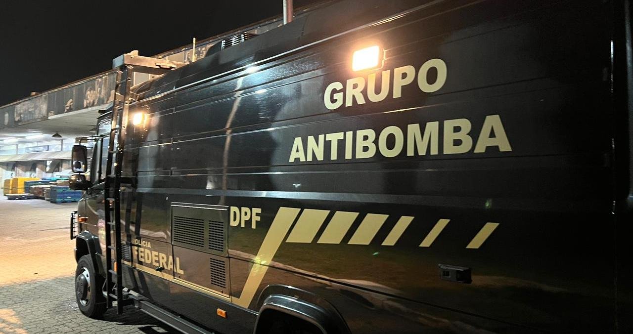 Artefatos estavam dentro de encomenda descoberta por funcion&aacute;rios