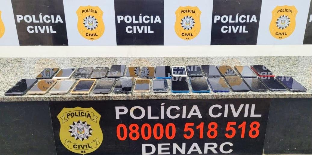 Um total de 30 telefones celulares foram recolhidos nas celas