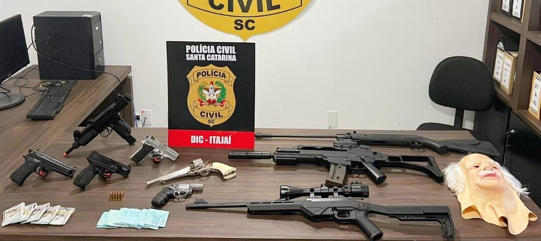 Armas foram apreendidas na a&ccedil;&atilde;o