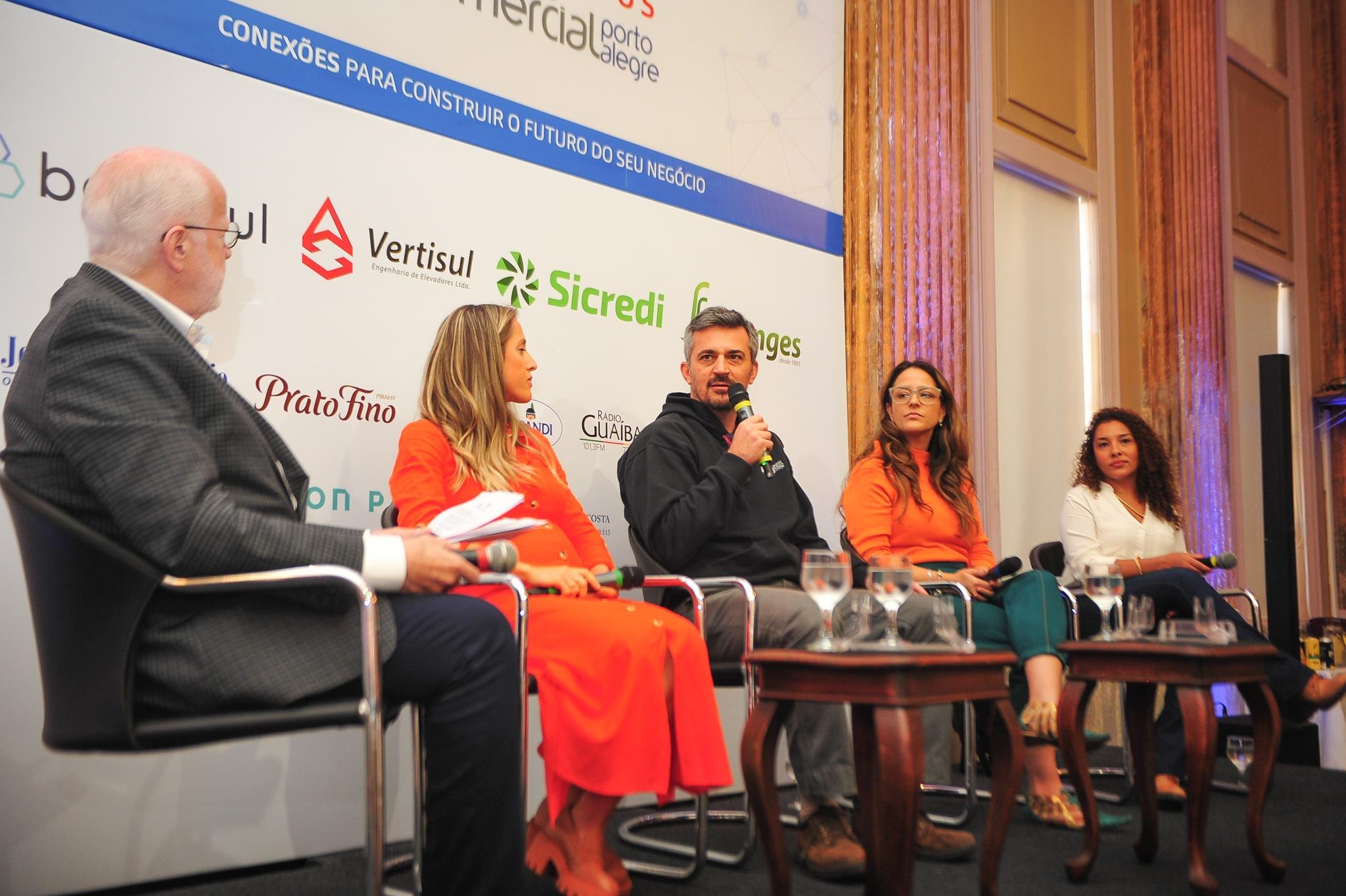 Palestraram no evento empreendedores que foram agraciados com o trof&eacute;u Paulo Vellinho pela ACPA.