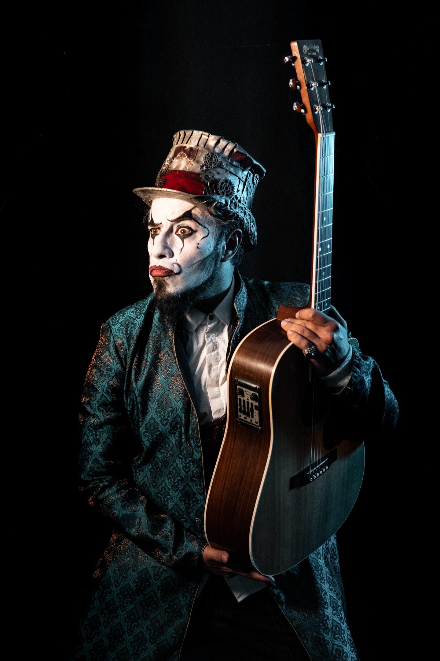 Fernando Anitelli apresenta show em formato Voz & Viol&atilde;o, nesta sexta, no Teatro Unisinos
