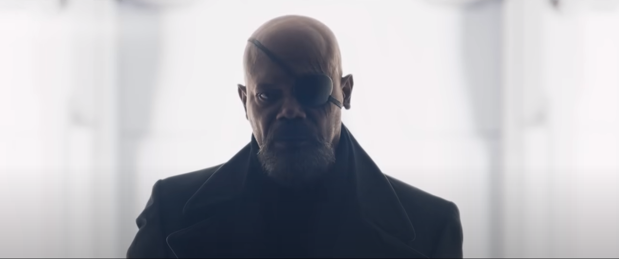 Na trama, ambientada no MCU atual, Nick Fury (Samuel L. Jackson) descobre uma invas&atilde;o clandestina da Terra por uma fac&ccedil;&atilde;o de metamorfos Skrulls