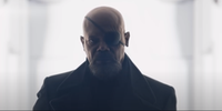 Na trama, ambientada no MCU atual, Nick Fury (Samuel L. Jackson) descobre uma invasão clandestina da Terra por uma facção de metamorfos Skrulls