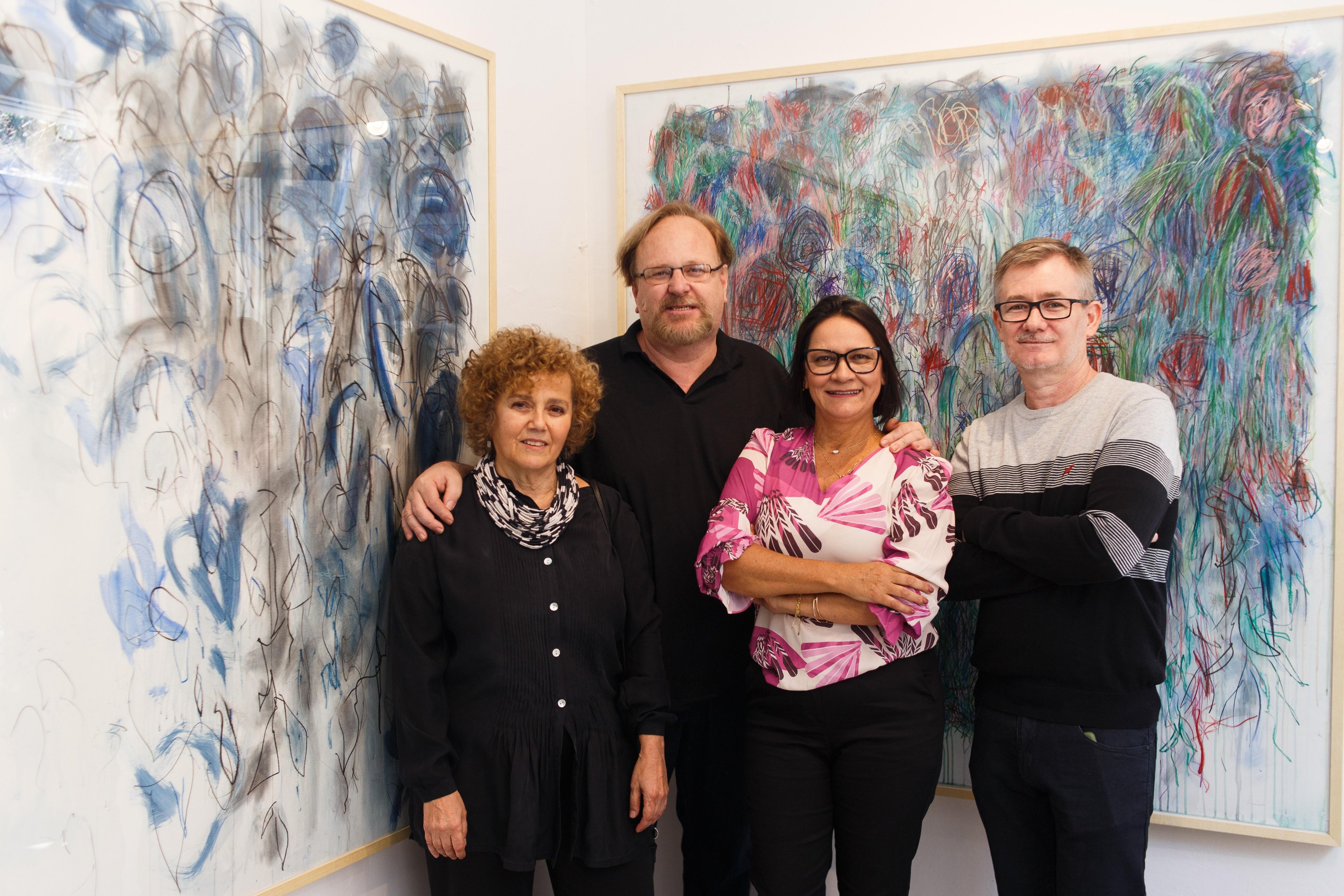 Teresa Poester, F&eacute;lix Bressan, Mara Prates e Nelson Wilbert durante abertura de exposi&ccedil;&atilde;o na Ocre Galeria