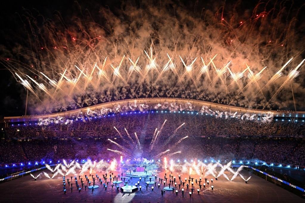 Em menos de 10 minutos, tr&ecirc;s artistas passaram pelo palco