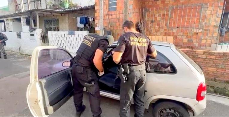 Agentes cumpriram com &ecirc;xito dois mandados de pris&atilde;o preventiva e tr&ecirc;s mandados de busca e apreens&atilde;o na Capital