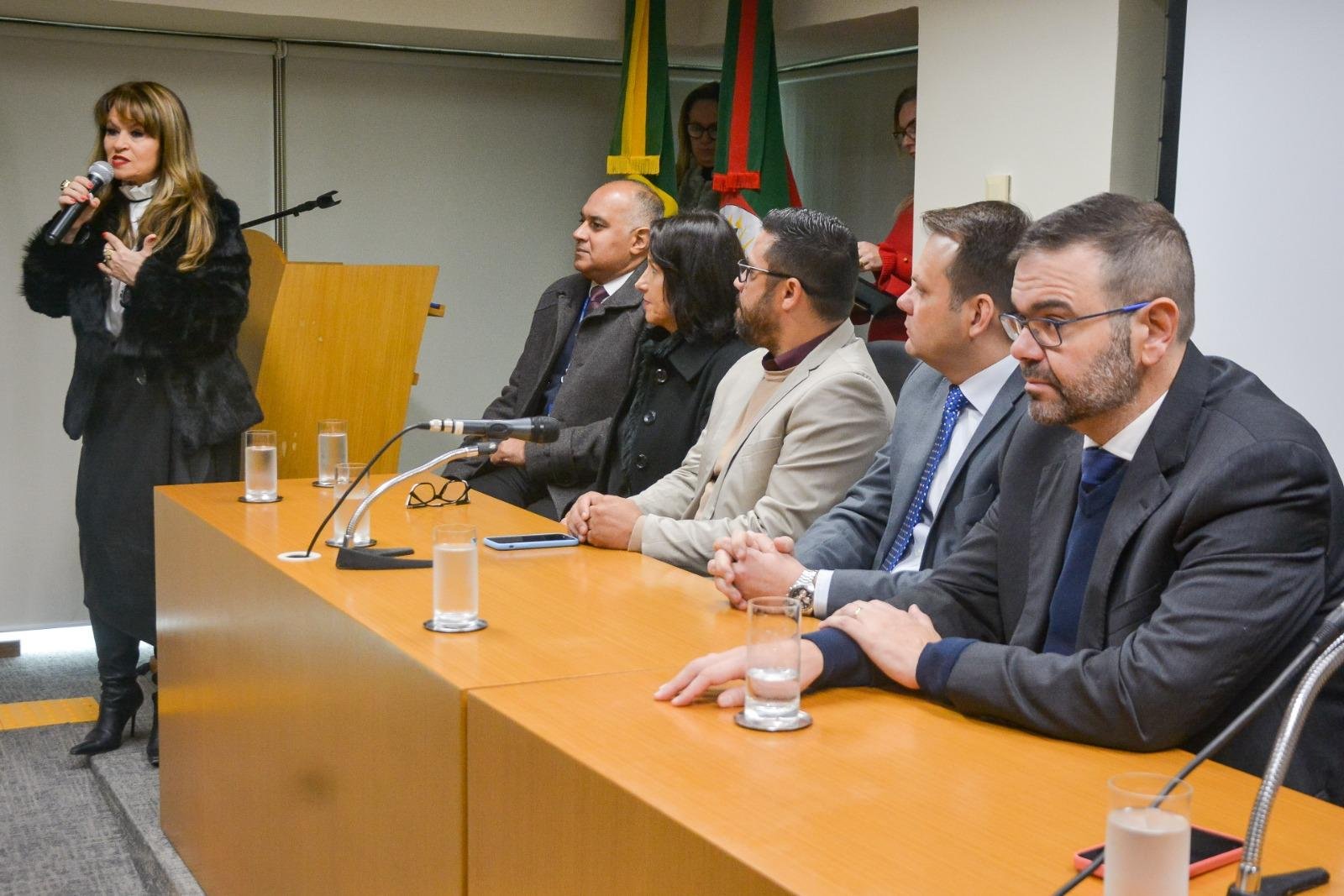 Projeto vai beneficiar 800 crian&ccedil;as abrigadas em 70 casas lares em Porto Alegre