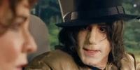 Joseph Fiennes caracterizado como Michael Jackson em 'Urban Myths'