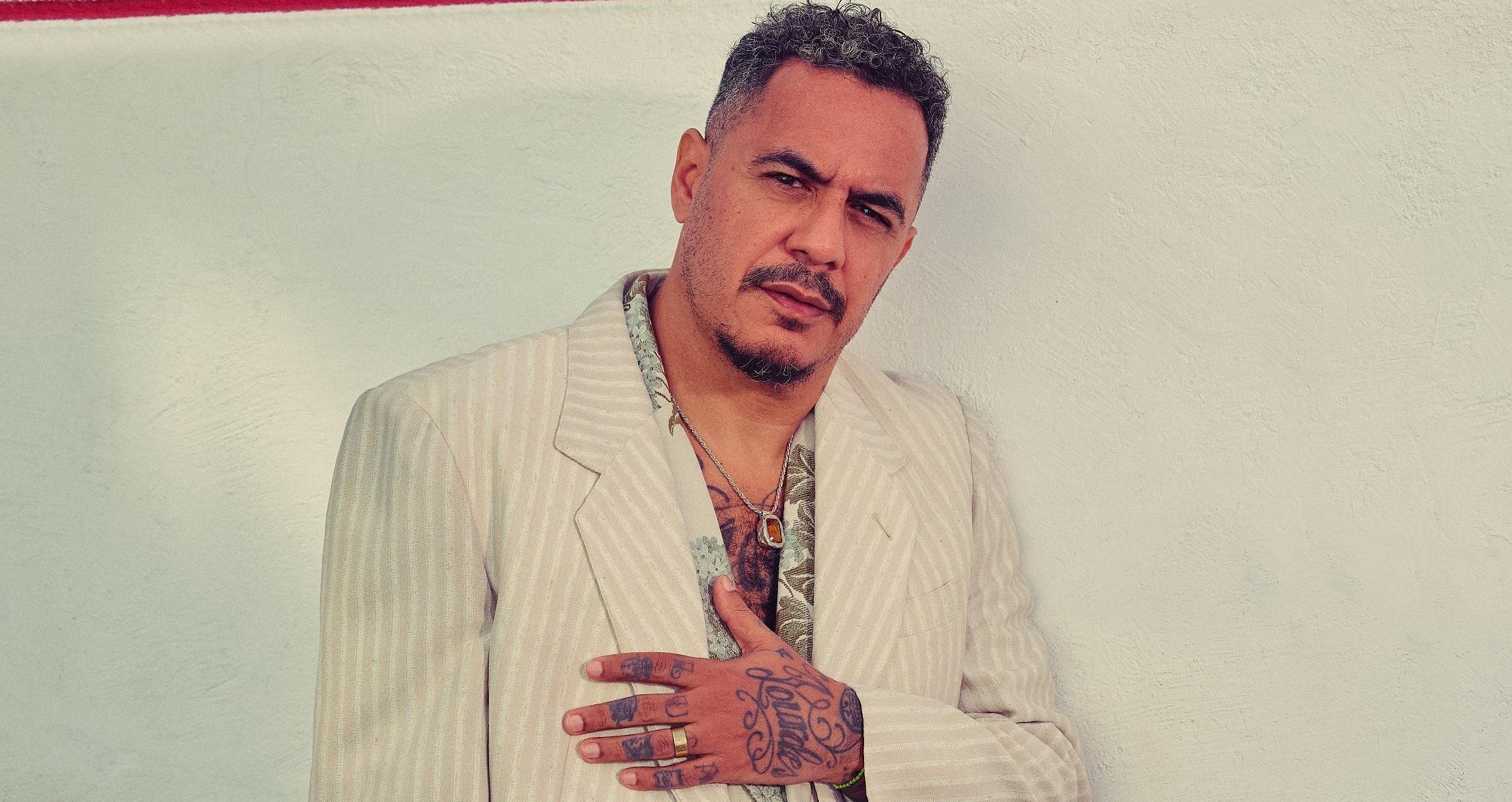 Com 16 faixas, 12 delas de autoria do pr&oacute;prio Marcelo D2, "Iboru" conta com participa&ccedil;&otilde;es de Zeca Pagodinho, Xande de Pilares, Alcione, entre outros