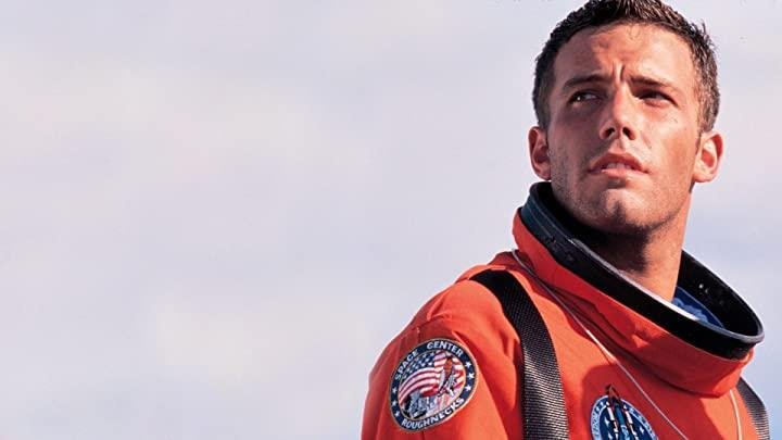 Ben Affleck em cena do filme de fic&ccedil;&atilde;o cient&iacute;fica e fantasia