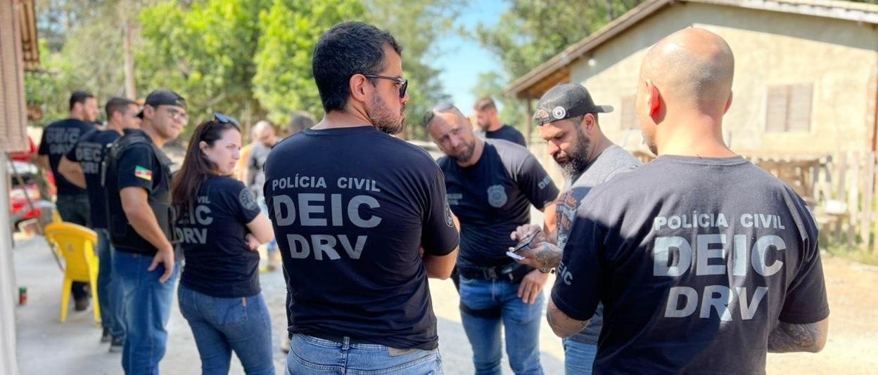 Em abril, um autom&oacute;vel roubado foi recuperado em um s&iacute;tio entre Viam&atilde;o e Alvorada