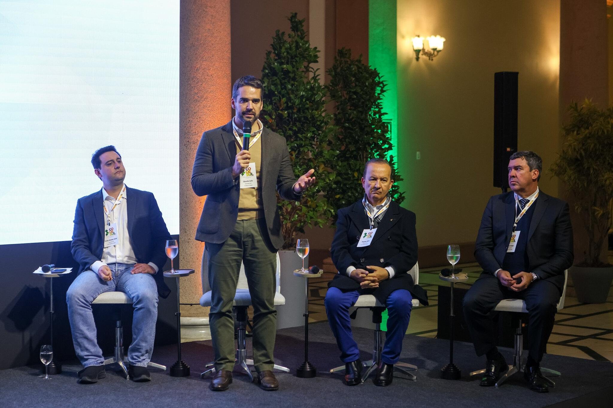 Leite esteve &agrave; frente, nesta sexta-feira, de reuni&atilde;o do Conselho de Desenvolvimento e Integra&ccedil;&atilde;o Sul (Codesul)