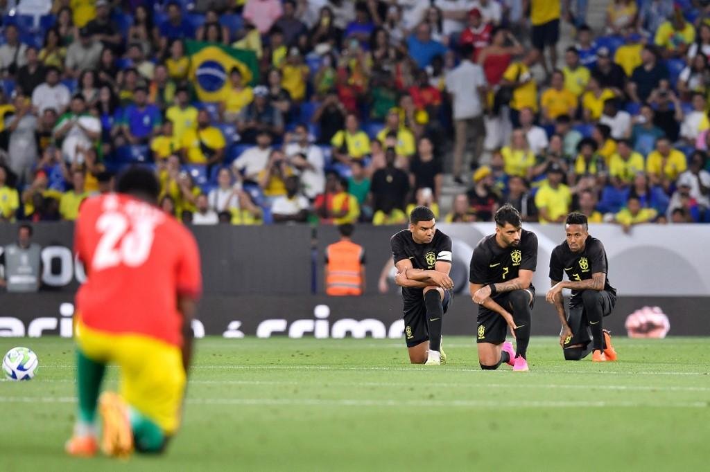 Foi a primeira vez na hist&oacute;ria que o Brasil jogou com a camisa preta, para salientar a luta contra o racismo