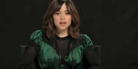 A atriz Jenna Ortega detalha curiosidades sobre a nova temporada de 'Wandinha'