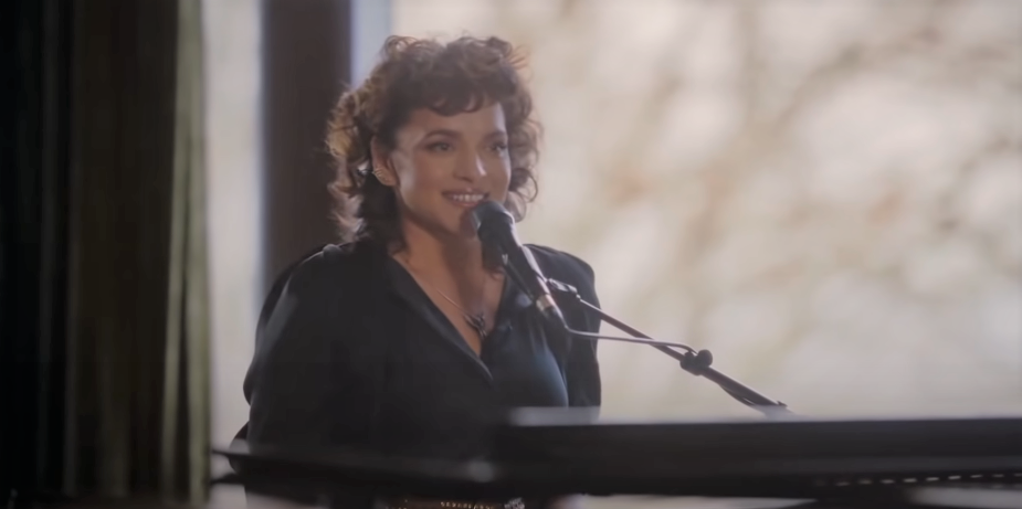 A cantora, compositora e pianista Norah Jones voltou aos est&uacute;dios de grava&ccedil;&atilde;o para trabalhar em seu nono &aacute;lbum solo