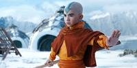 Avatar conta a história do jovem Aang, interpretado por  Gordon Cormier