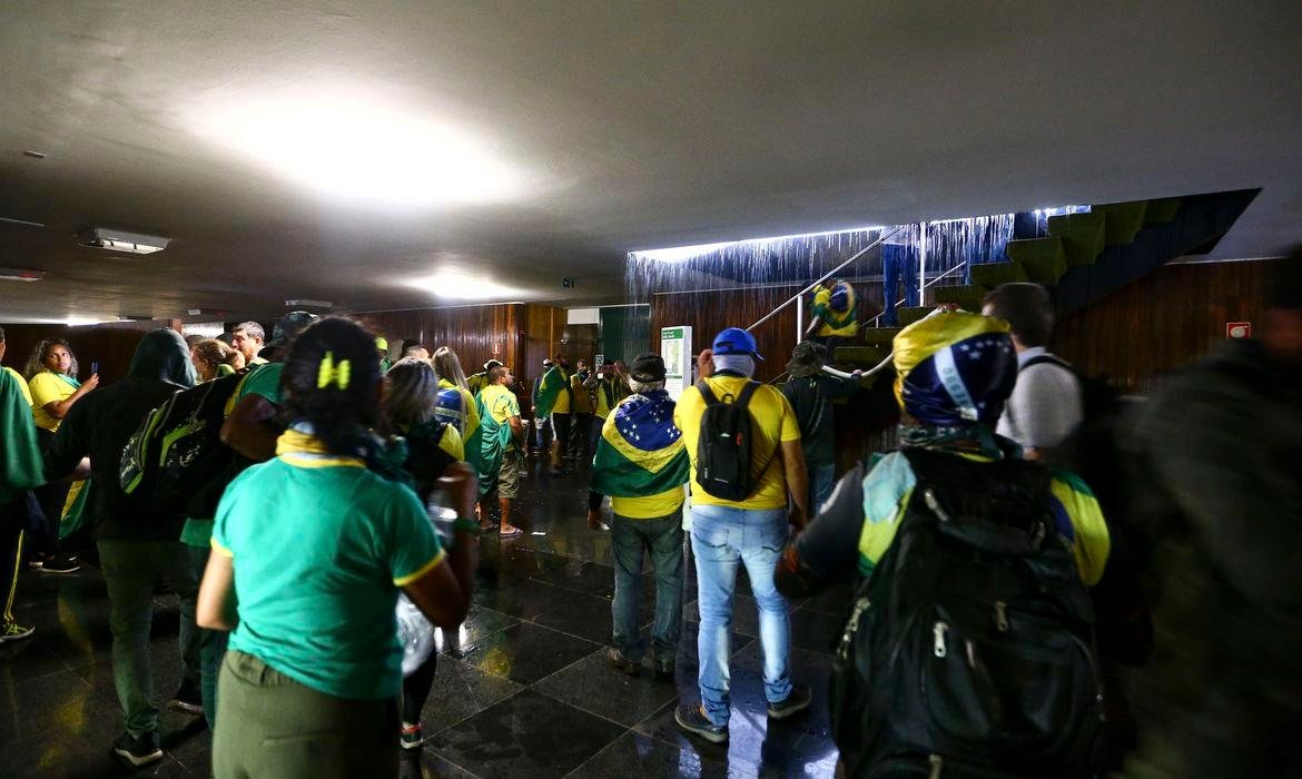 Invasores dos pr&eacute;dios dos Poderes em Bras&iacute;lia ser&atilde;o ouvidos