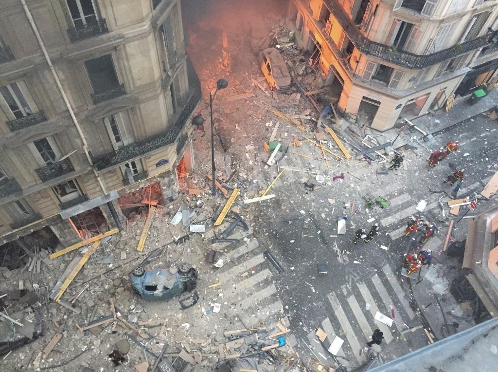 Cerca de 70 caminh&otilde;es dos bombeiros foram usados para controlar as chamas