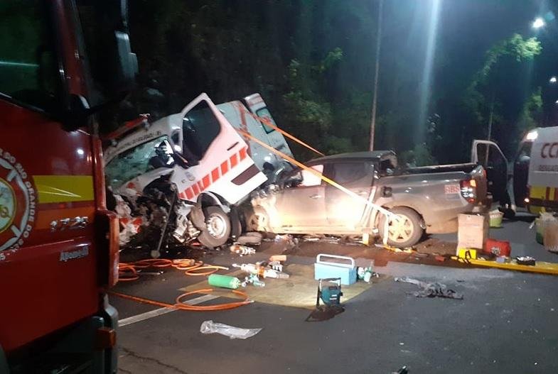 Policiais rodovi&aacute;rios federais, bombeiros militares e socorristas foram acionados