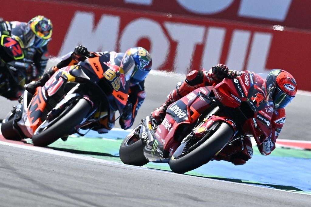 Piloto da Ducati mant&eacute;m dom&iacute;nio nas provas que termina
