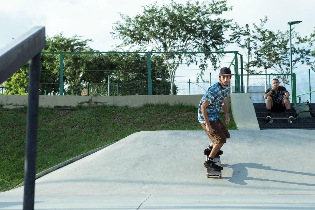 Longa "Derrapada", de Pedro Amorim, inspirado no livro "Slam", de Nick Hornby, est&aacute; em cartaz nos cinemas