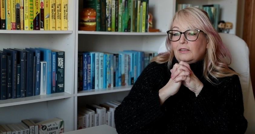 A autora norte-americana Lynn Painter vai lan&ccedil;ar mais um de seus livros durante a Bienal: 'Amor por engano'