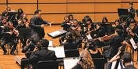A Ospa Jovem é a Orquestra Sinfônica do Conservatório Pablo Komlós, regida pelo Arthur Barbosa