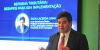 O advogado Tácio Lacerda Gama palestrou no meeting jurídico da Federasul.