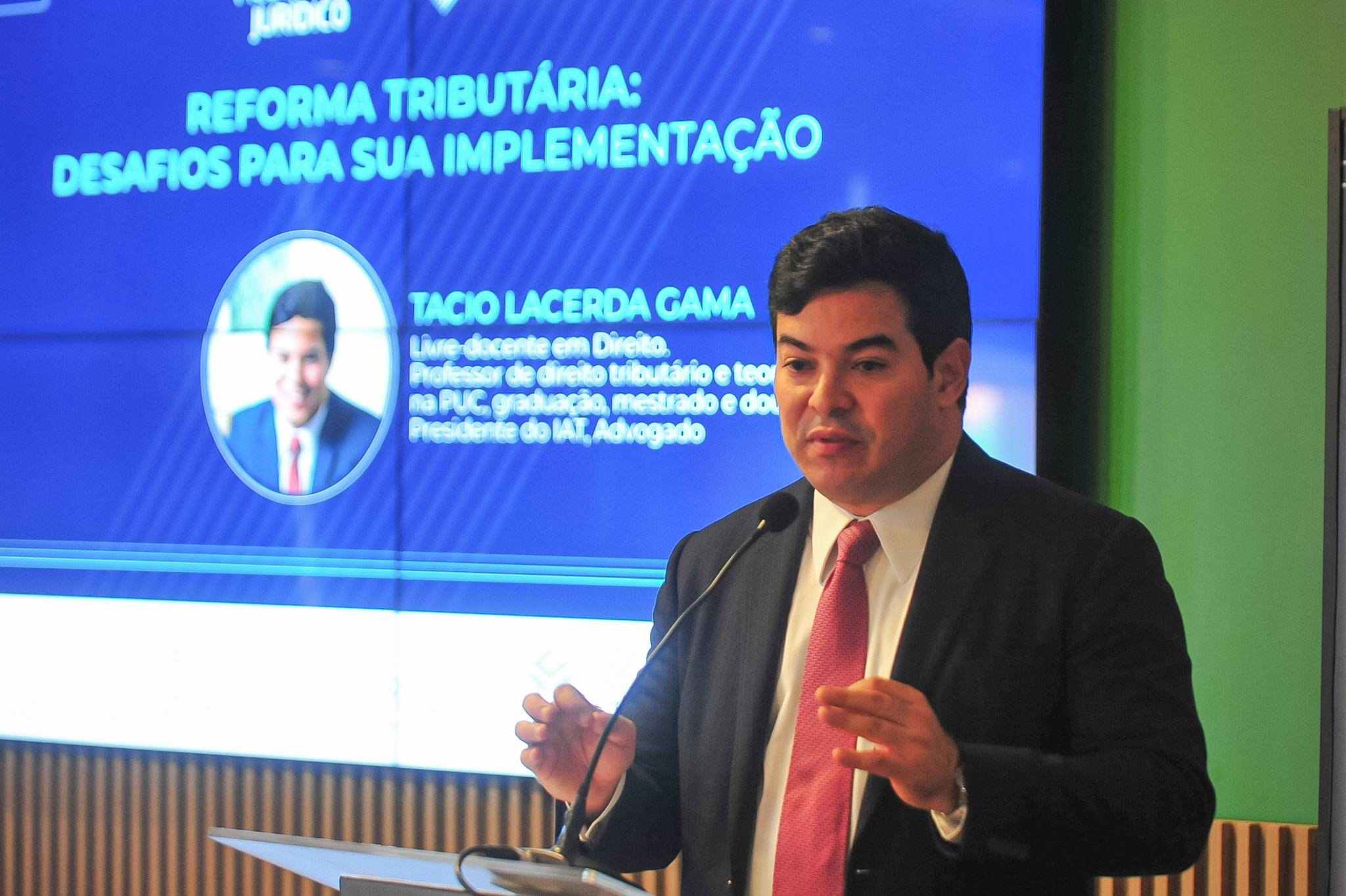 O advogado T&aacute;cio Lacerda Gama palestrou no meeting jur&iacute;dico da Federasul.