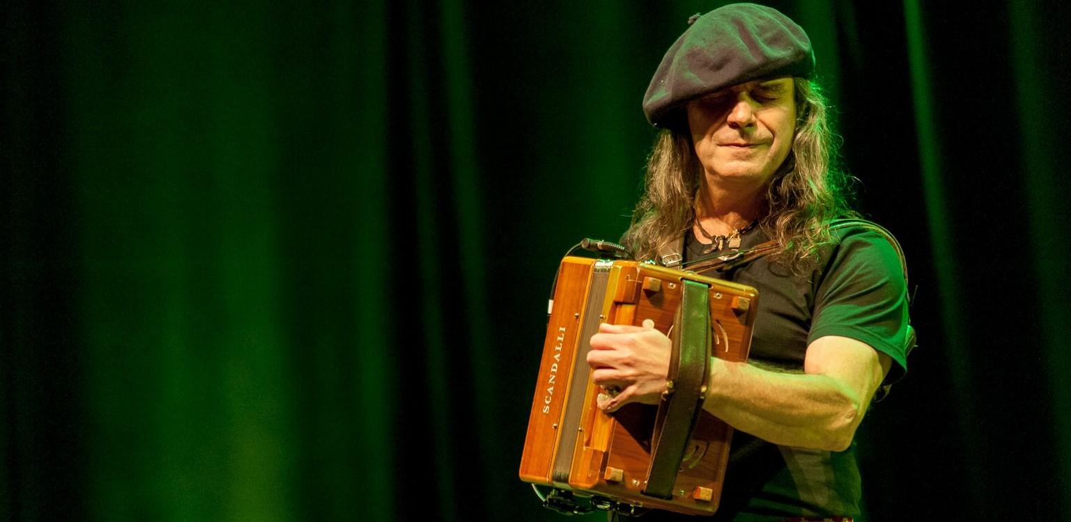 Al&eacute;m de Borghetti, participam de show nomes como Alma Gaud&eacute;ria, Cristina Sorrentino, Tch&ecirc; Guri, Thedy Corr&ecirc;a