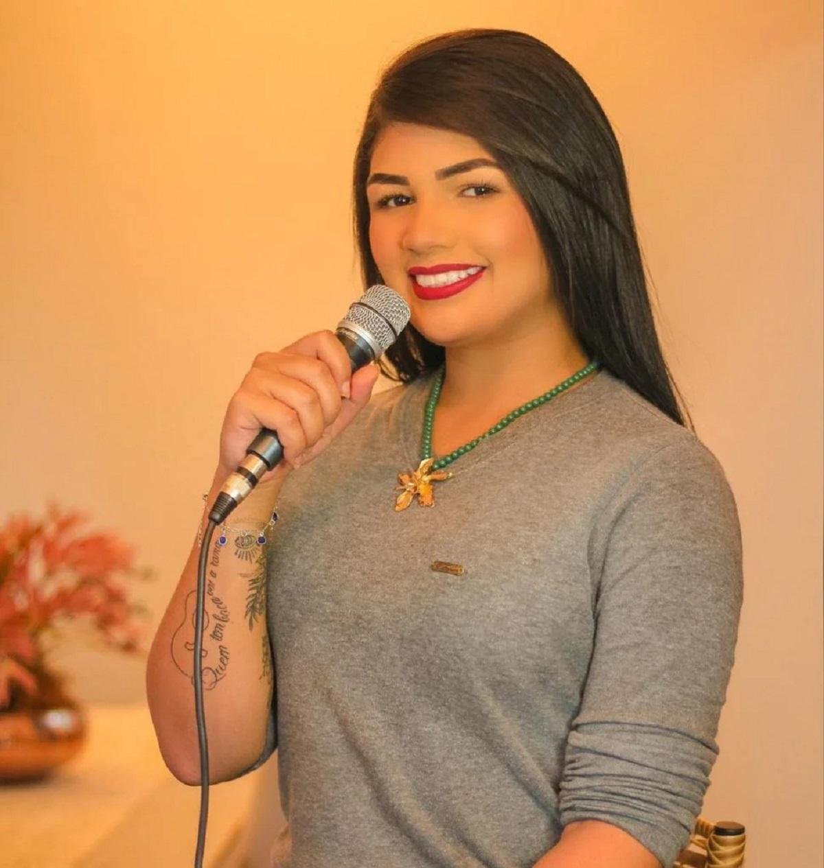 Vivi Ara&uacute;jo morreu em acidente de carro na madrugada desta sexta-feira