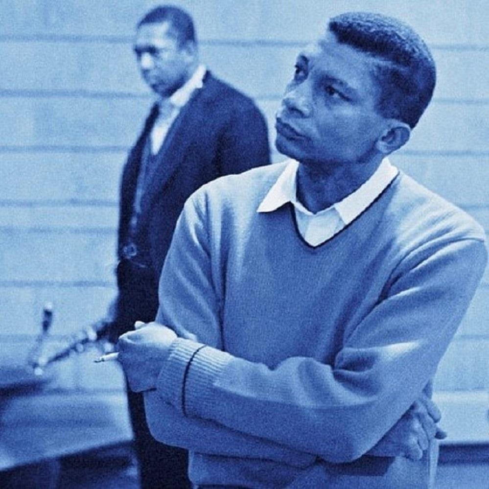 A trajet&oacute;ria de John Maurice Hartman, nome de batismo, foi igual &agrave; de outros negros com um tesouro na garganta