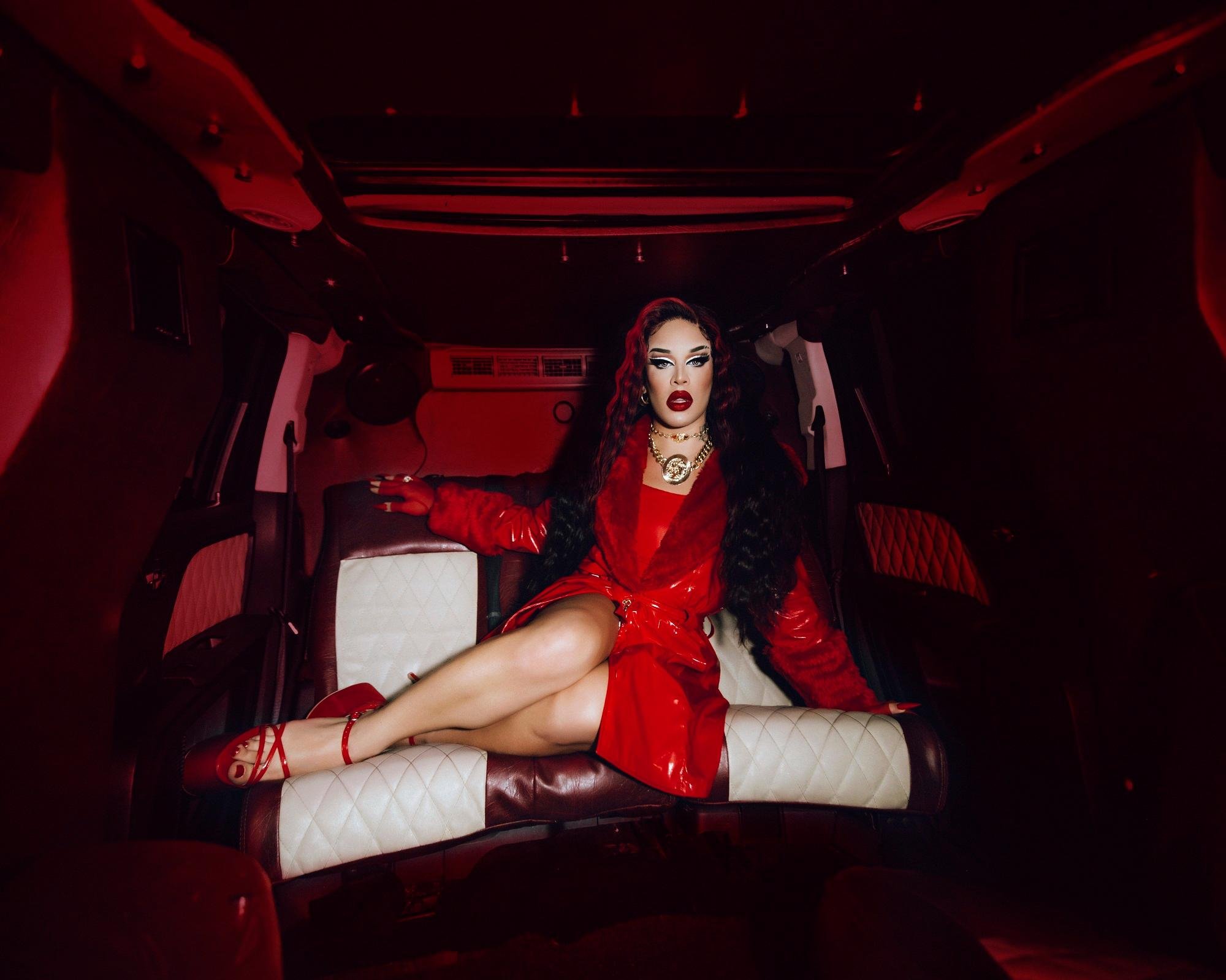 Gl&oacute;ria Groove vai executar can&ccedil;&otilde;es que v&atilde;o de "Vermelho" at&eacute; "A Queda"